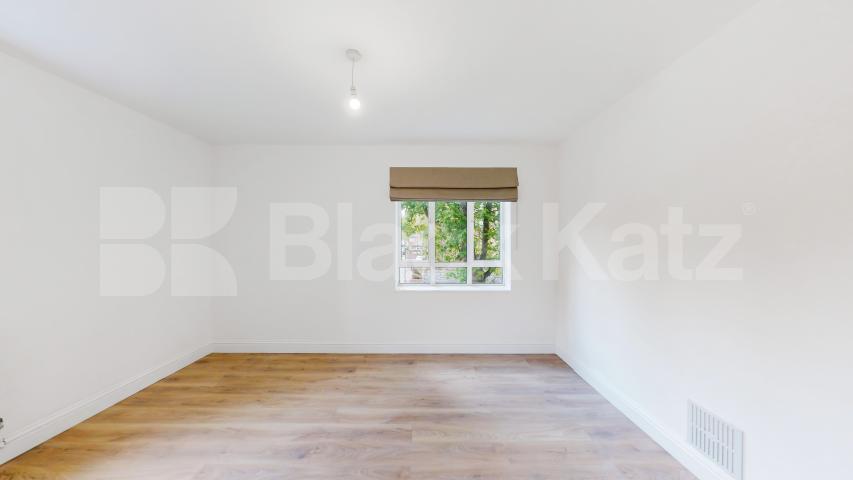 Newly refurbished three double bed flat in the heart of St Johns Wood St Johns Wood Road, St Johns Wood